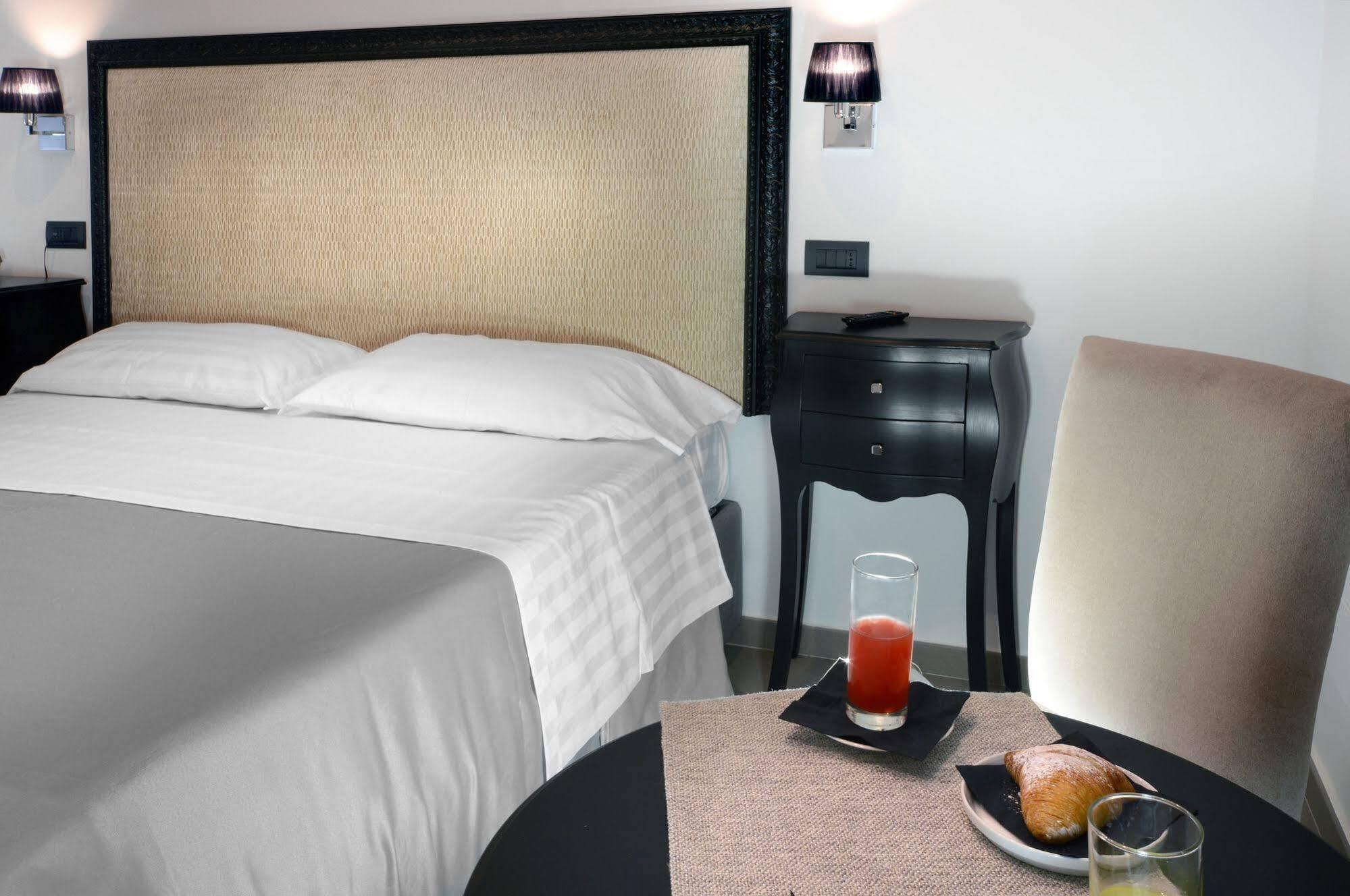 Barbarella Suite Неаполь Экстерьер фото
