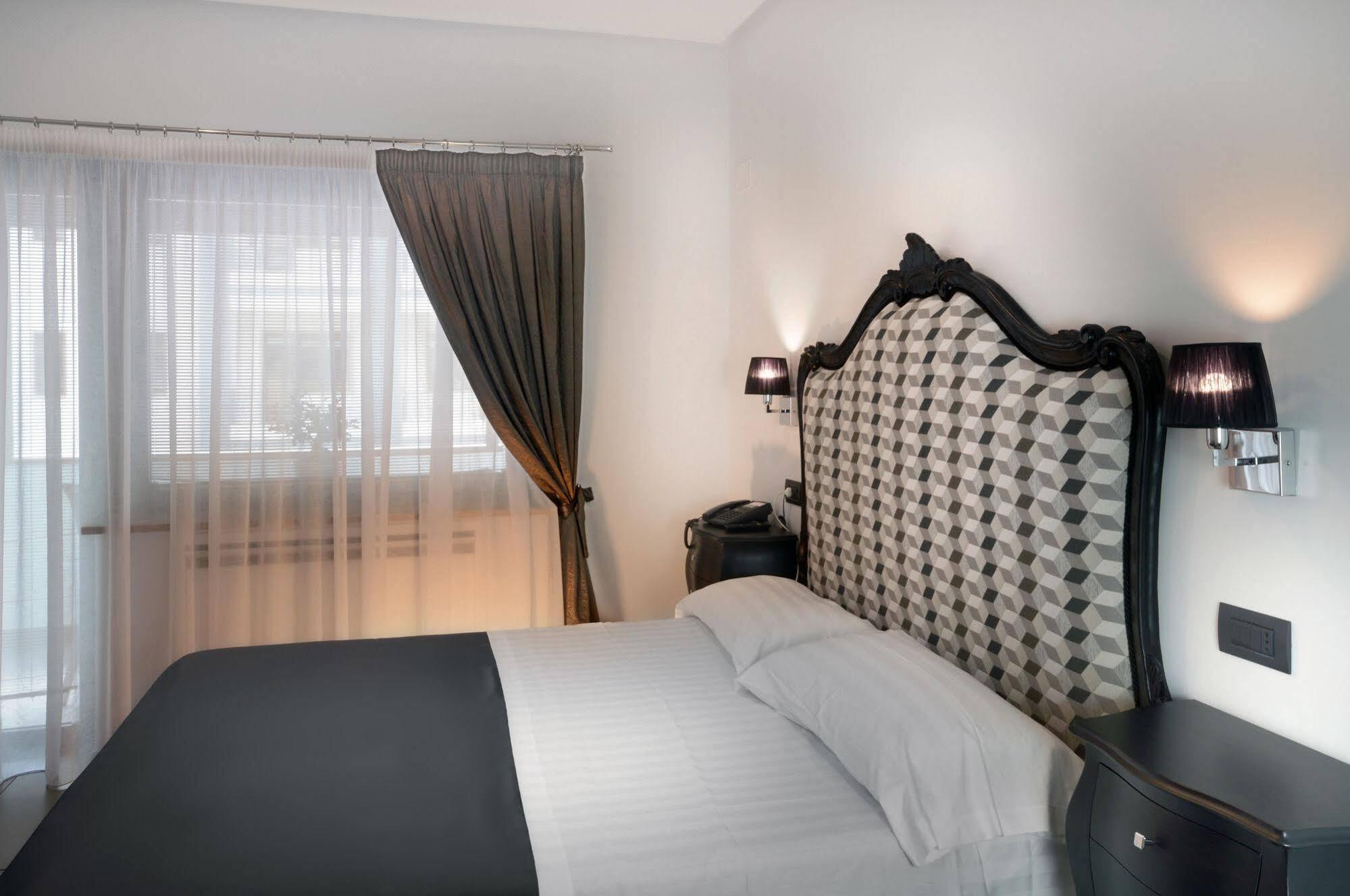 Barbarella Suite Неаполь Экстерьер фото